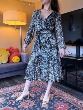 NWT Alice + Olivia Black and Gray Snake-Print V-Neck Midi Dress